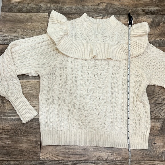 Cableknit Ruffled pullover sweater - Picture 7 of 10
